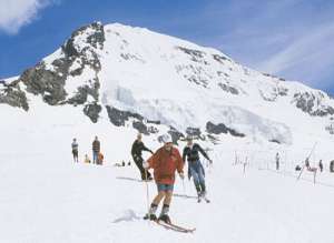 גולשי סקי באזור רכס היונגפראיוך